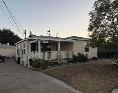 125 Lindell Avenue - Photo Thumbnail 1