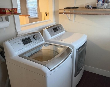 125 Lindell Avenue - Photo Thumbnail 18