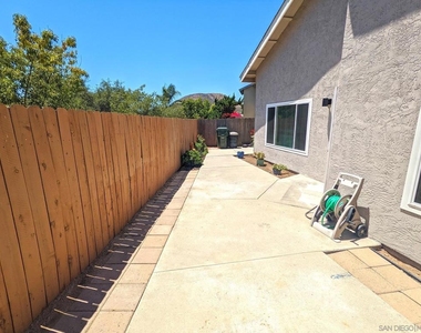 343 Rolling Hills Ln - Photo Thumbnail 4