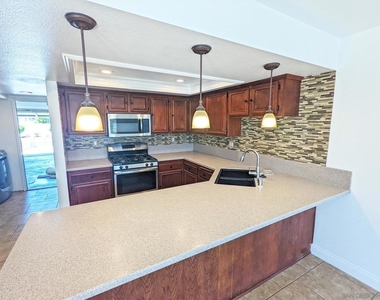 343 Rolling Hills Ln - Photo Thumbnail 8