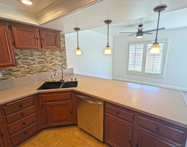 343 Rolling Hills Ln - Photo Thumbnail 10