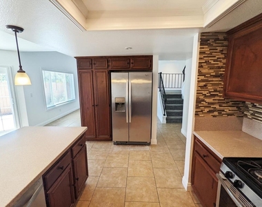 343 Rolling Hills Ln - Photo Thumbnail 11