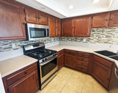 343 Rolling Hills Ln - Photo Thumbnail 12