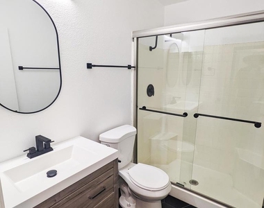 343 Rolling Hills Ln - Photo Thumbnail 20