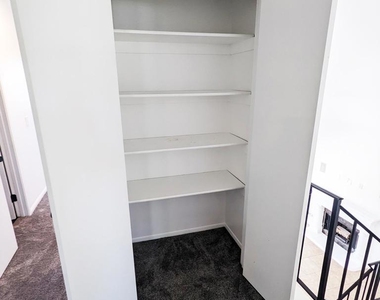 343 Rolling Hills Ln - Photo Thumbnail 23