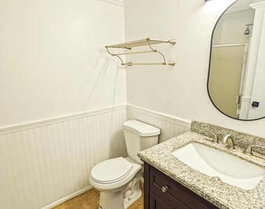343 Rolling Hills Ln - Photo Thumbnail 14