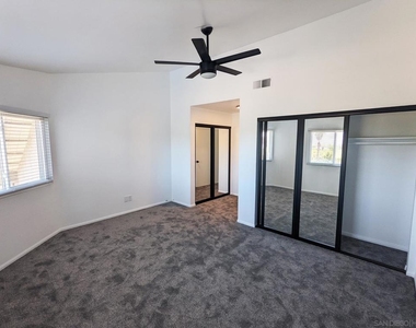 343 Rolling Hills Ln - Photo Thumbnail 18
