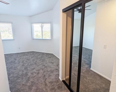 343 Rolling Hills Ln - Photo Thumbnail 17