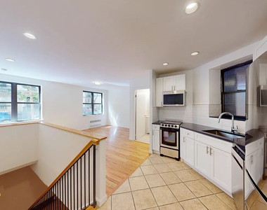 East 65th Street - Photo Thumbnail 3
