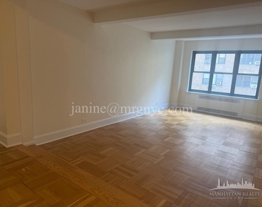 E 56th St - Photo Thumbnail 4
