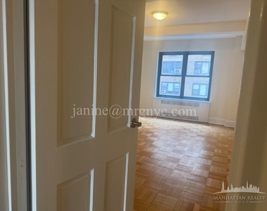E 56th St - Photo Thumbnail 6
