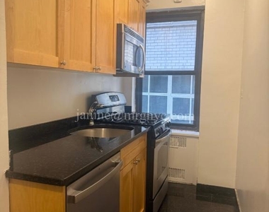 E 56th St - Photo Thumbnail 8