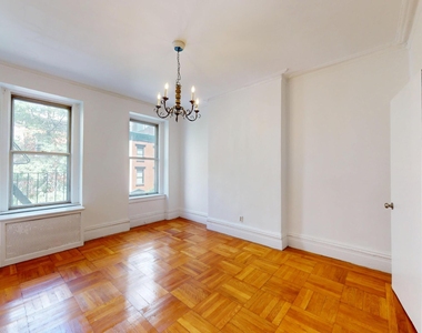 East 85th Street - Photo Thumbnail 5