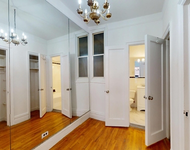 East 85th Street - Photo Thumbnail 7