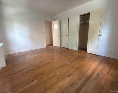 23 Schenck Avenue - Photo Thumbnail 10
