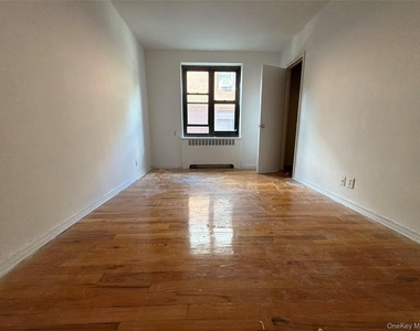 23 Schenck Avenue - Photo Thumbnail 12
