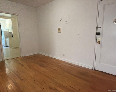 23 Schenck Avenue - Photo Thumbnail 3