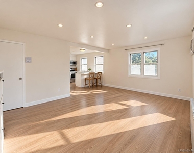 1051 Fenwood - Photo Thumbnail 2