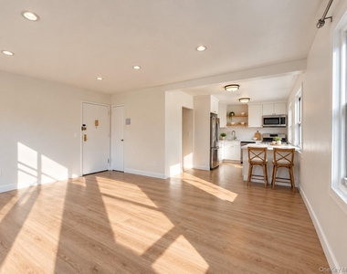 1051 Fenwood - Photo Thumbnail 3