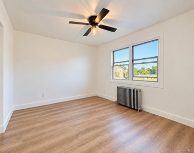 1051 Fenwood - Photo Thumbnail 6
