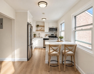 1051 Fenwood - Photo Thumbnail 4