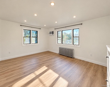 1051 Fenwood - Photo Thumbnail 1