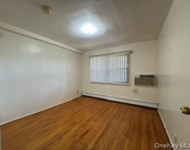161-34 28th Avenue - Photo Thumbnail 2