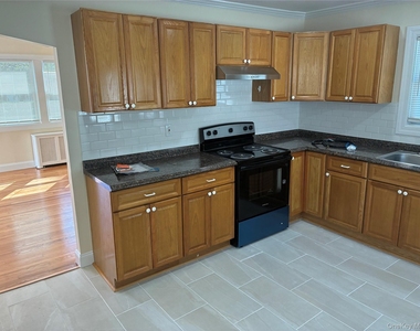 904 11th Street - Photo Thumbnail 4