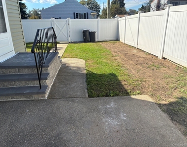 904 11th Street - Photo Thumbnail 2