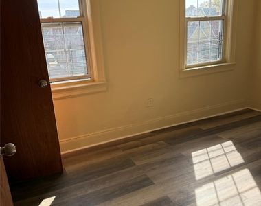 205-25 113th Avenue - Photo Thumbnail 4