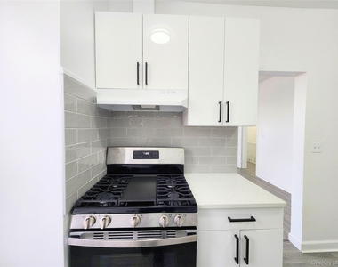 60-22 Flushing Avenue - Photo Thumbnail 3