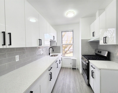 60-22 Flushing Avenue - Photo Thumbnail 2