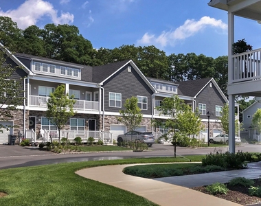 8 Owen Circle - Photo Thumbnail 2