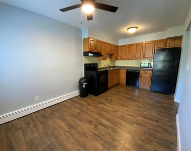 2710 South Road - Photo Thumbnail 2