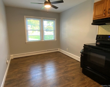 2710 South Road - Photo Thumbnail 3