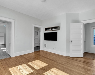 28 W Elizabeth Street - Photo Thumbnail 9