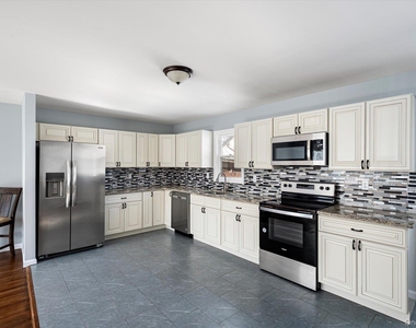 93 Garfield Boulevard - Photo Thumbnail 4