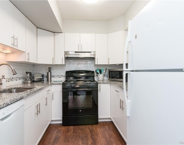 100 Chatterton Avenue - Photo Thumbnail 7