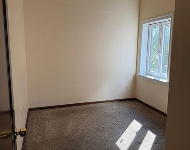 17515 74th Avenue - Photo Thumbnail 4