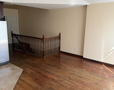 17515 74th Avenue - Photo Thumbnail 8
