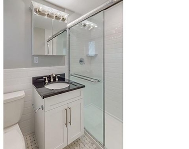 401 East Main Street - Photo Thumbnail 6