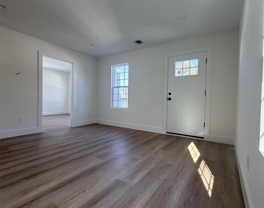 7 Patton Avenue - Photo Thumbnail 11