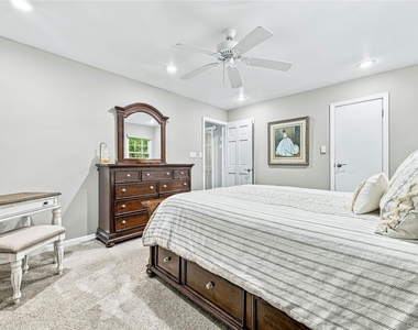 4 Bartlett Commons - Photo Thumbnail 17