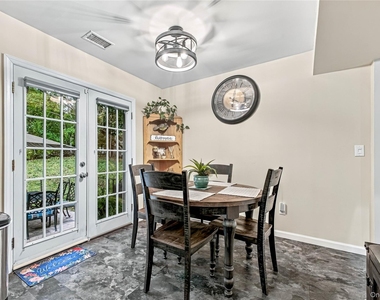 4 Bartlett Commons - Photo Thumbnail 7