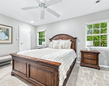 4 Bartlett Commons - Photo Thumbnail 16