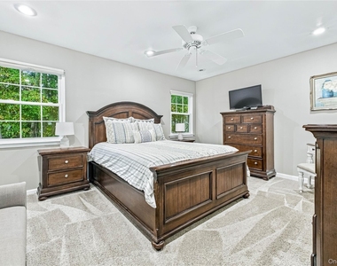 4 Bartlett Commons - Photo Thumbnail 15