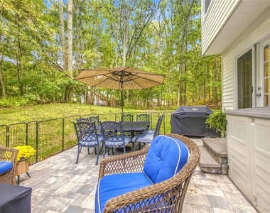4 Bartlett Commons - Photo Thumbnail 11