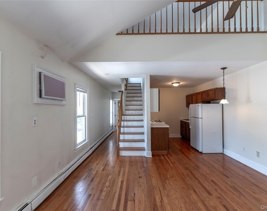 326 N Broadway - Photo Thumbnail 5