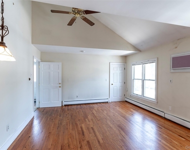 326 N Broadway - Photo Thumbnail 8