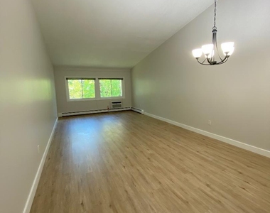 85 N Middletown Road - Photo Thumbnail 7